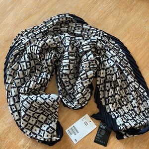 H&M Crinkle Scarf
